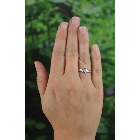 10k White Gold Natural .06 carat Diamond Ring Size 6 3/4